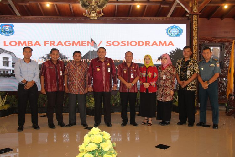 Memotivasi Masyarakat Sadar Hukum Melalui Sosiodrama